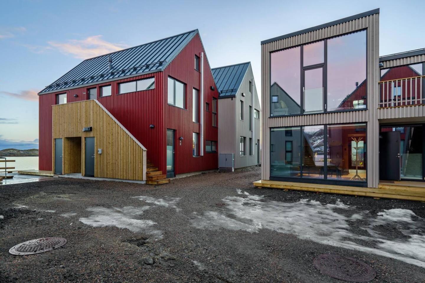 Rorbuleilighet I Idylliske Henningsvaer Exterior foto
